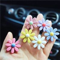 Lovely creative personality daisy flowers car perfume air conditioning air outlet decoration car accessories aromatherapy clip