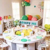 Children's party table activities decorated with luxury round PVC white plastic wedding party table activities