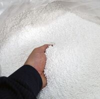 Urea manufacturers directly supply agricultural production crystals, with n content above 46%